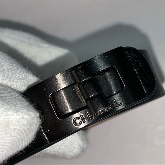 CHANEL re-issue black Mademoiselle Turn-lock CUFF BRACELET - Picture 10 of 16